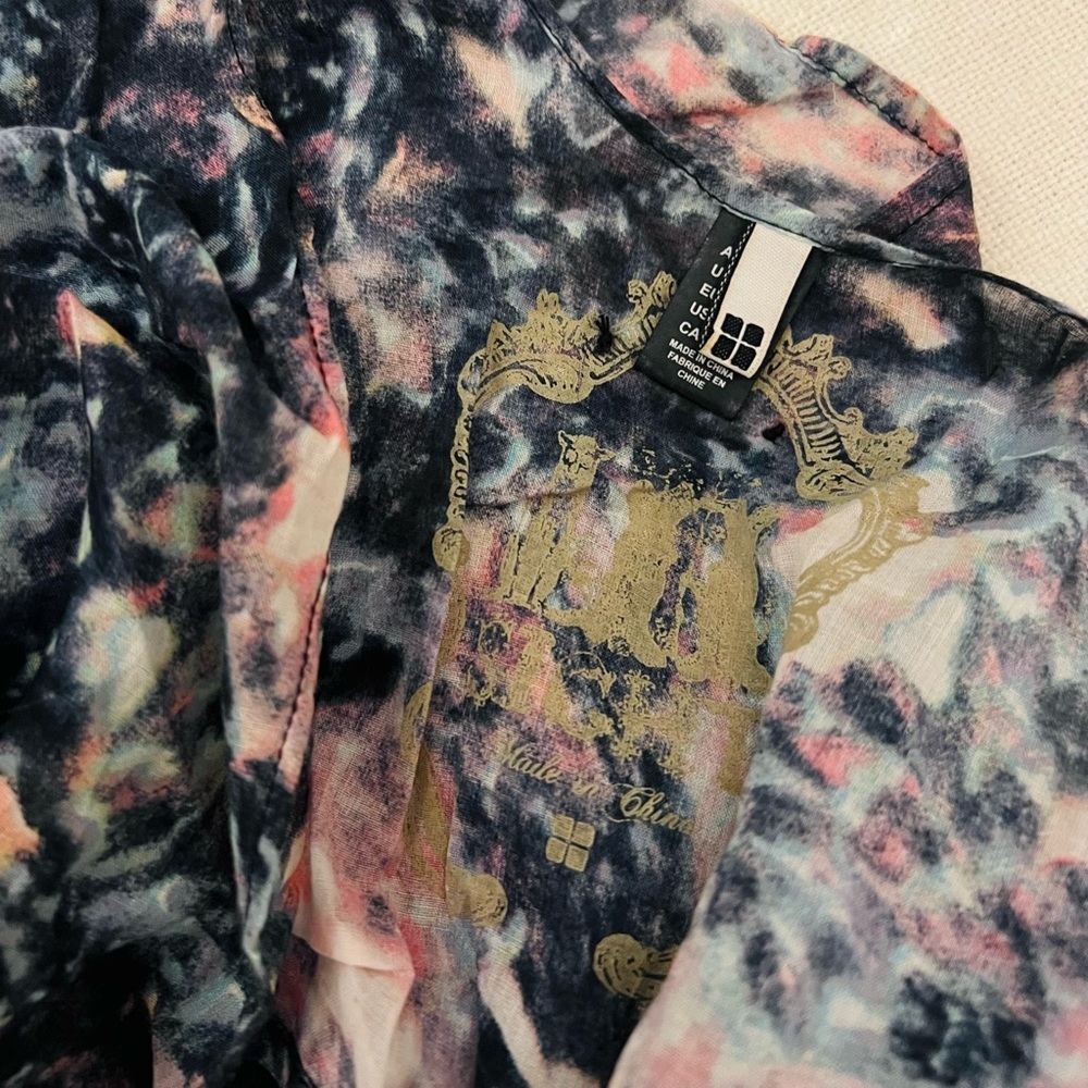 Insight Abstract Crop Top - Picture 2 of 3